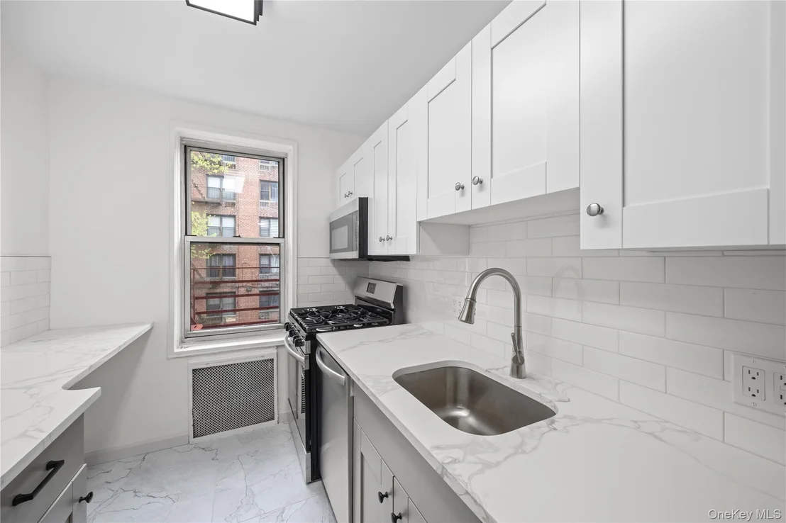 Photo of Unit 2A at 6535 Broadway