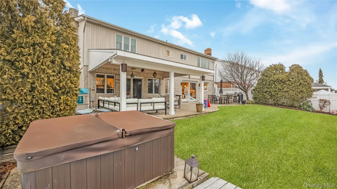 Photo of 2876 Shore Road