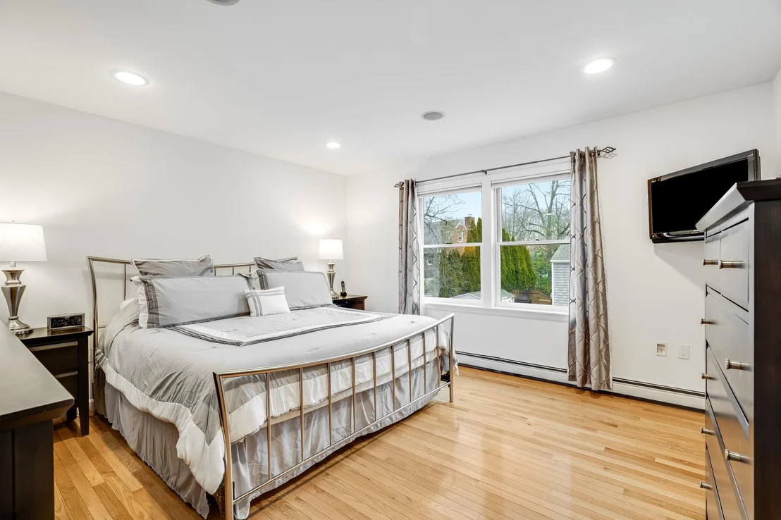 Photo of 9 Adelphi Avenue