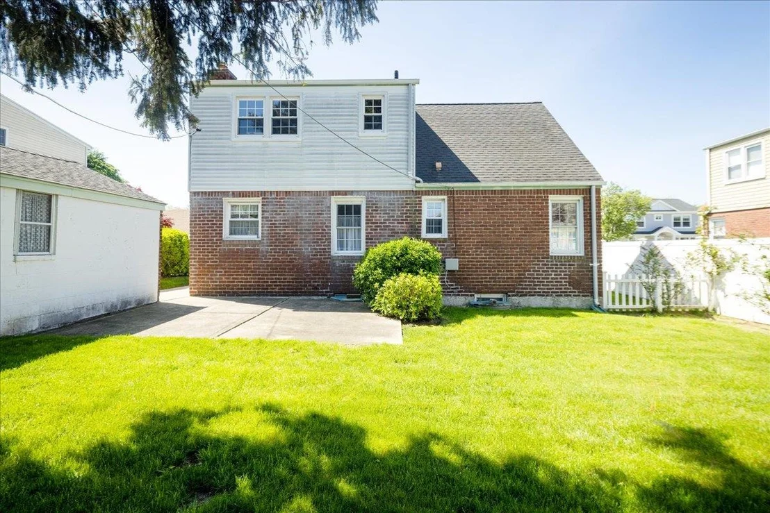 Photo of 948 Center Drive