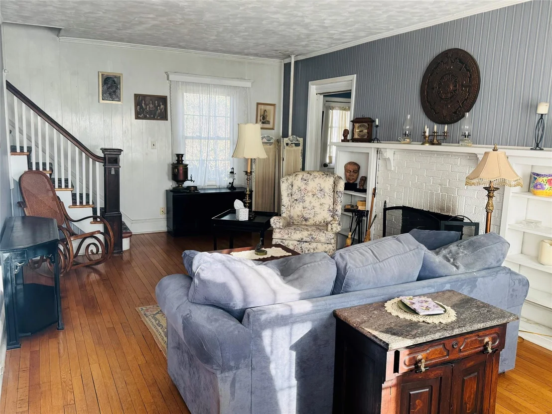 Photo of 2923 Carnation Avenue
