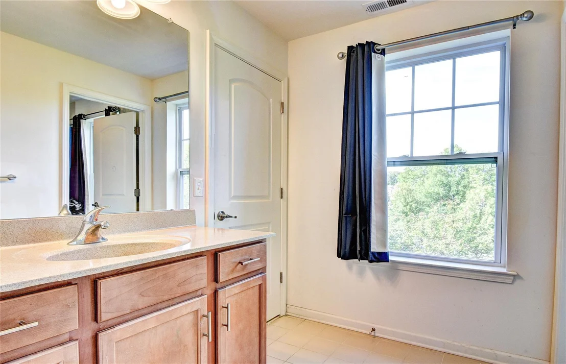 Photo of 1 Lindentree Lane