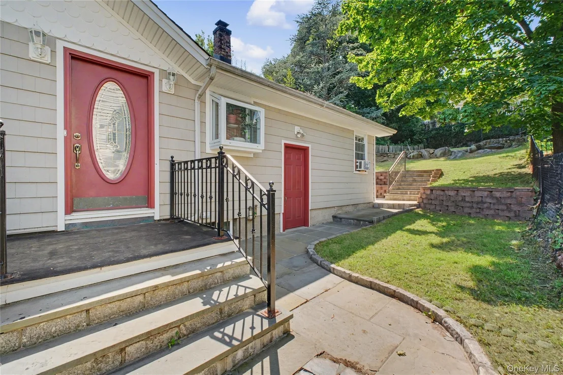 Photo of 684 Marion Avenue