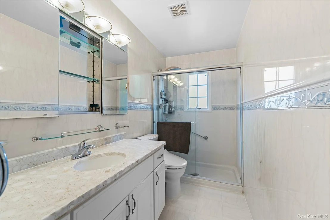Photo of 335 Cresthaven Lane