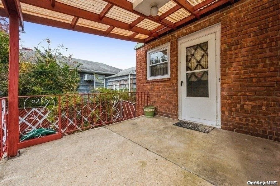 Photo of 18 Davison Avenue