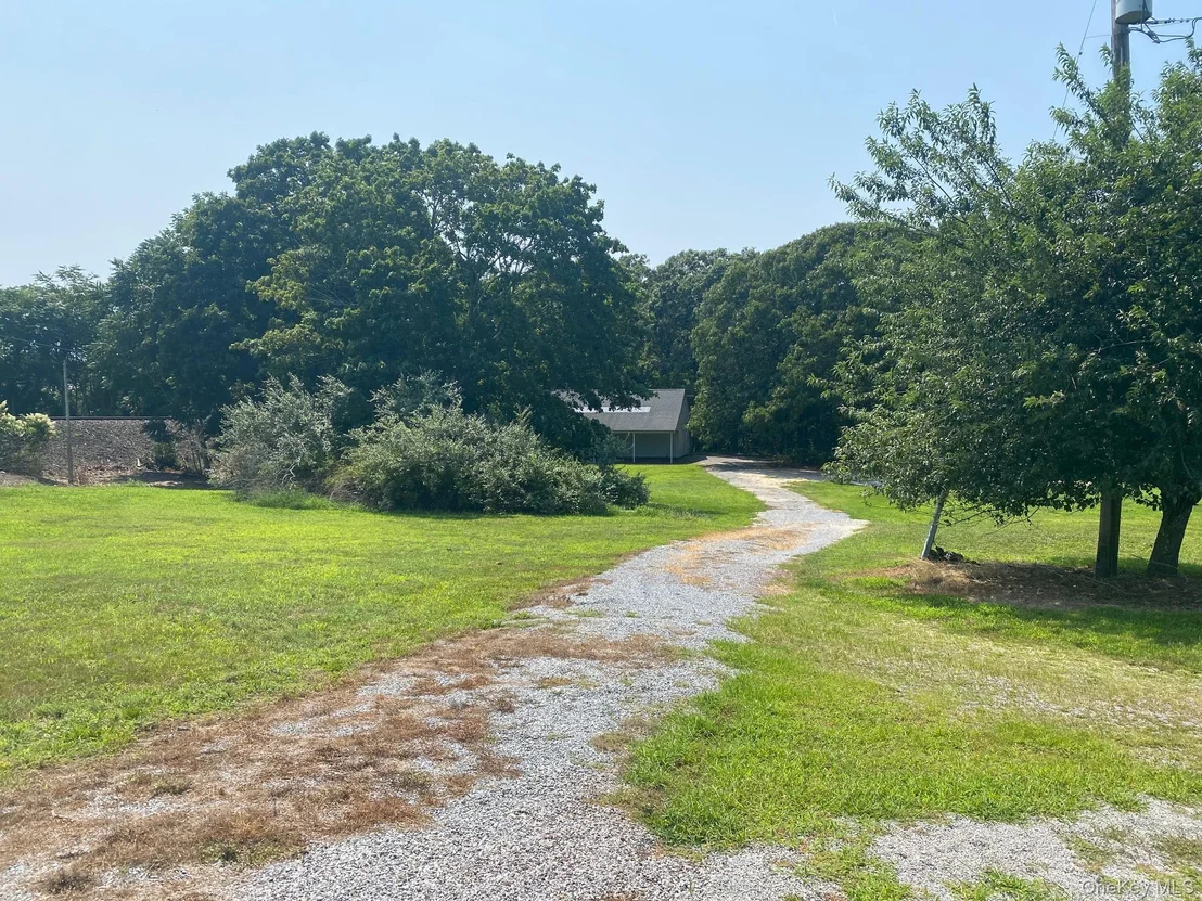 Photo of 2450 Main Road