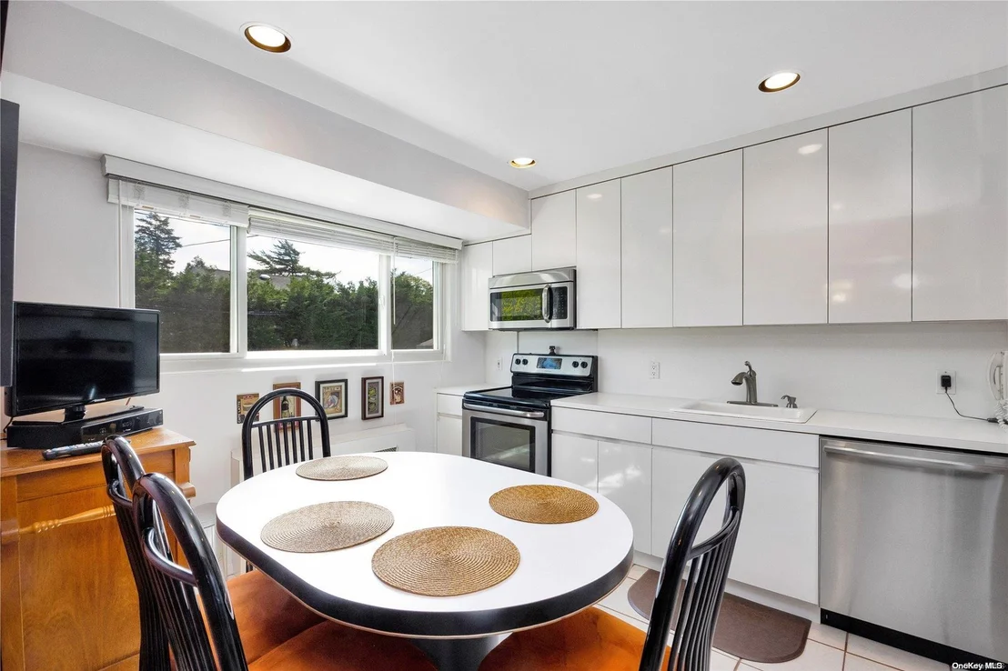 Photo of 25 Redwood Drive