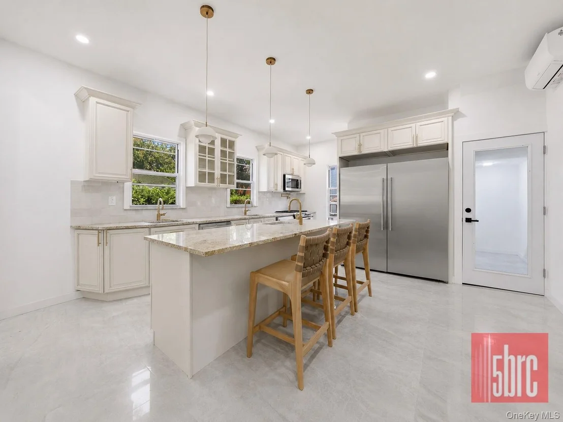 Photo of 1205 Beverley Road
