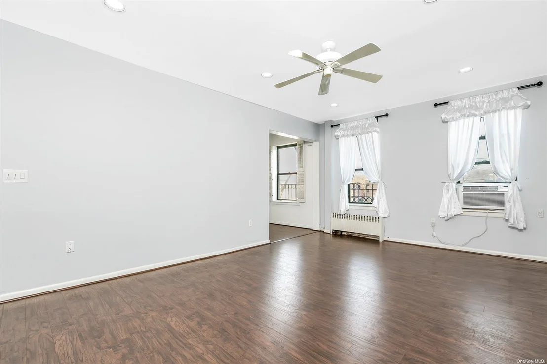Photo of Unit 4C at 37 Brompton Rd.