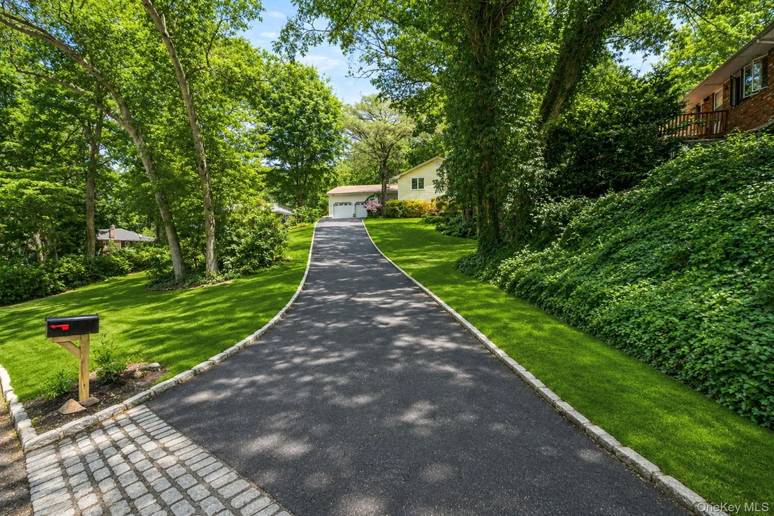 Photo of 61 Ledgewood Drive