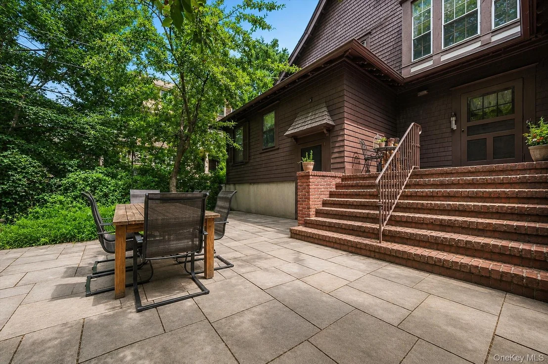 Photo of 83 Hooker Avenue