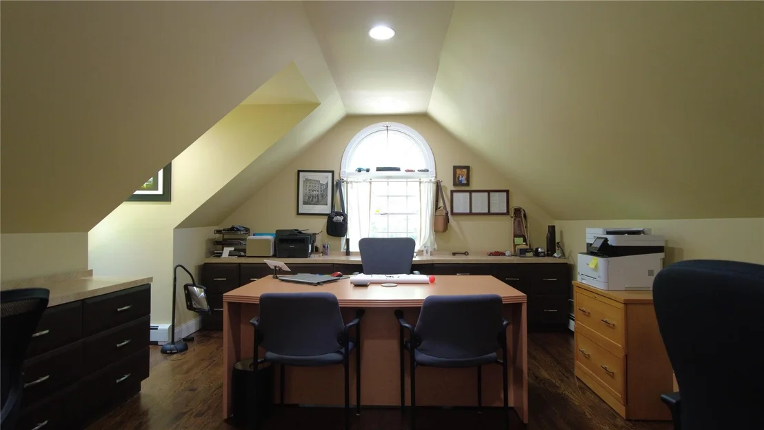 Photo of 9 Deerfield Drive