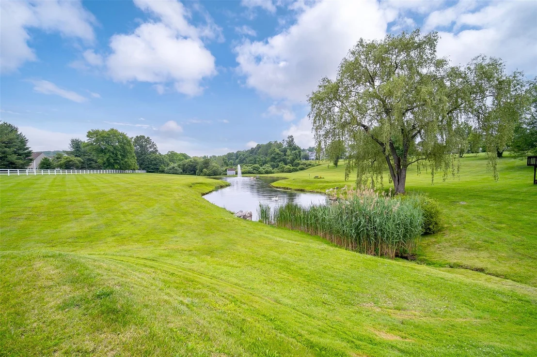 Photo of 125 Fairways Crescent