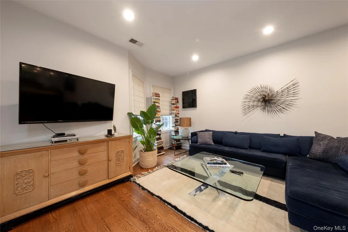 Photo of 39 1st Street
