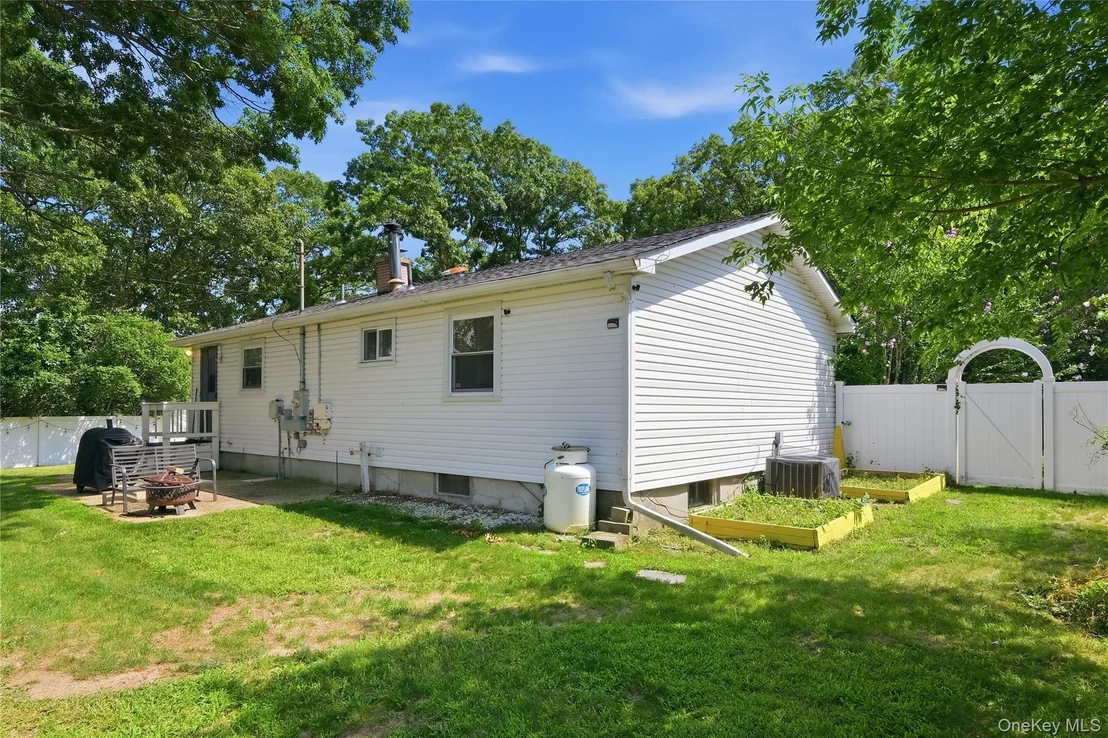 Photo of 211 Hampton Avenue