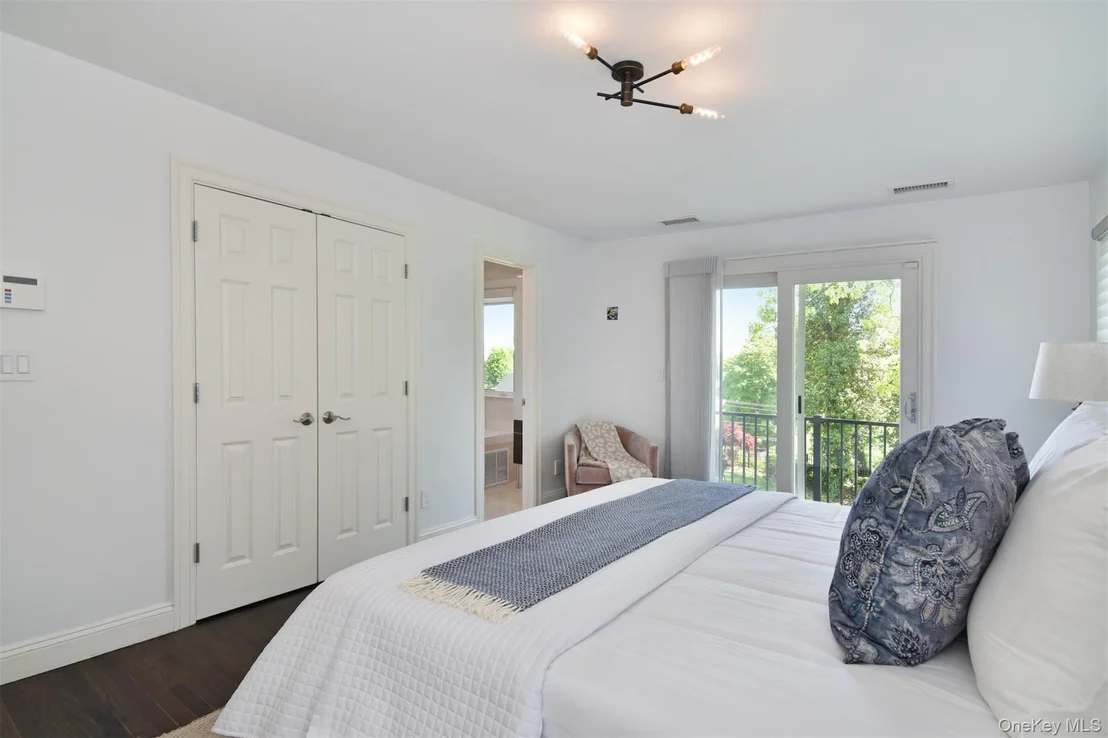 Photo of 8 Shoreview Circle