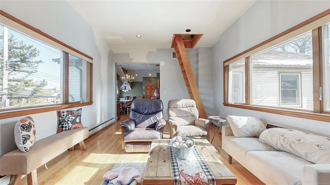 Photo of 154-26 Riverside Drive