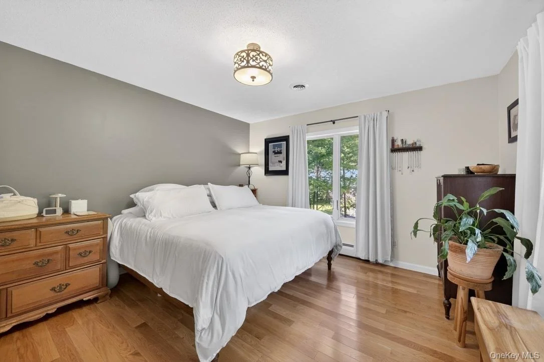 Photo of 305 Oak Lane
