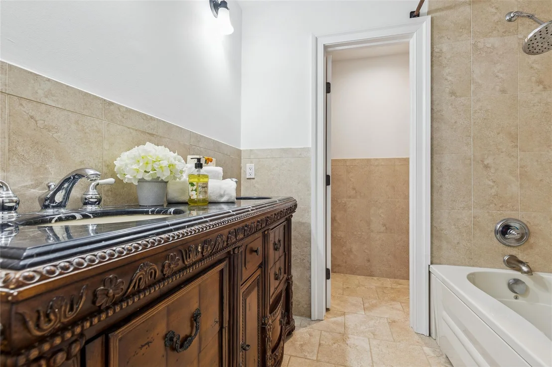 Photo of 1465 Ackerly Pond Lane