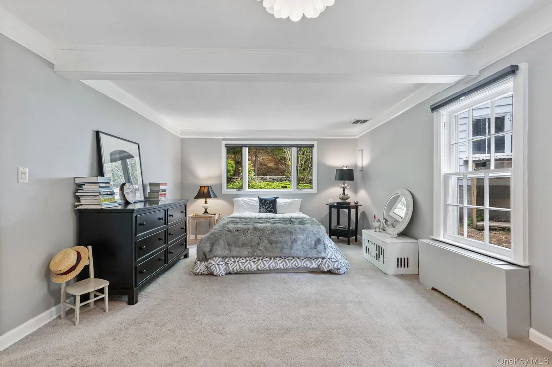Photo of 1085 Barrett Circle W