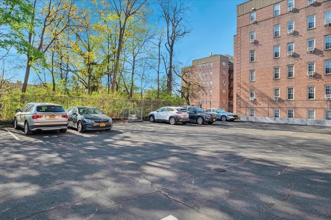 Photo of Unit 1A at 804 Bronx River Road