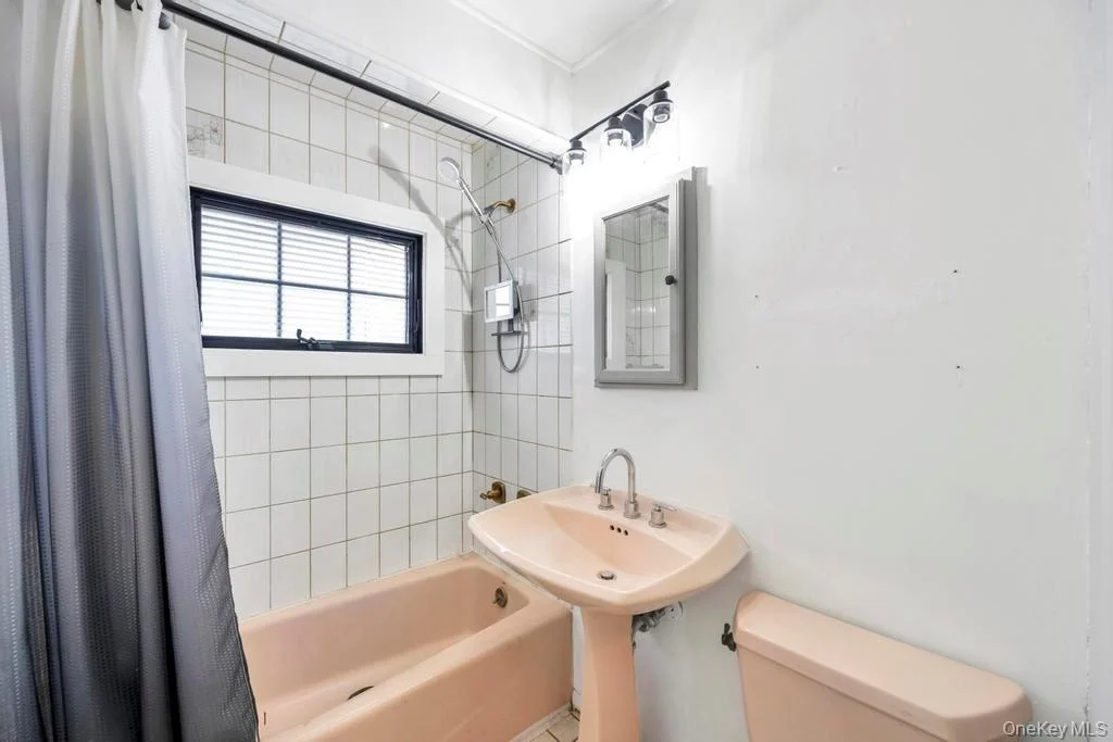 Photo of 143 Blacksmith Road E