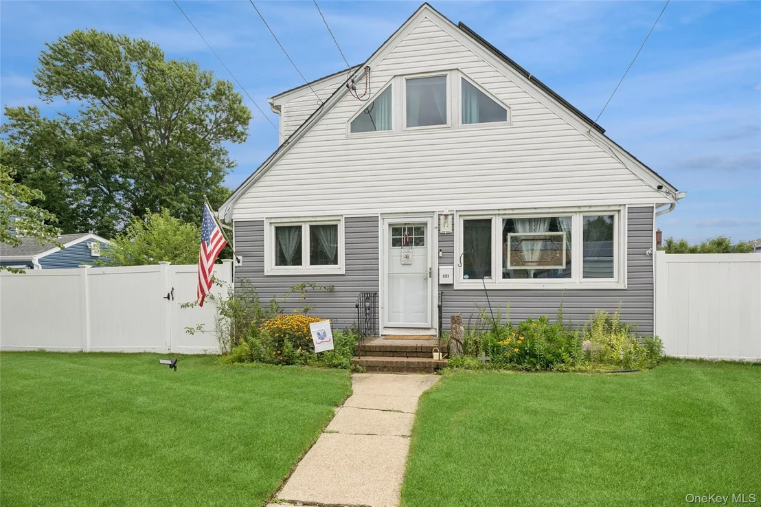 Photo of 231 E Hampton Road
