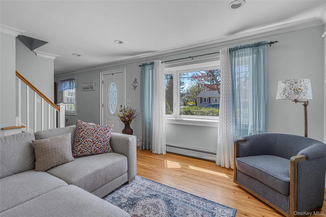 Photo of 113 Roosevelt Avenue