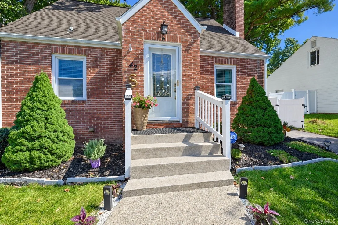 Photo of 42 Streit Avenue