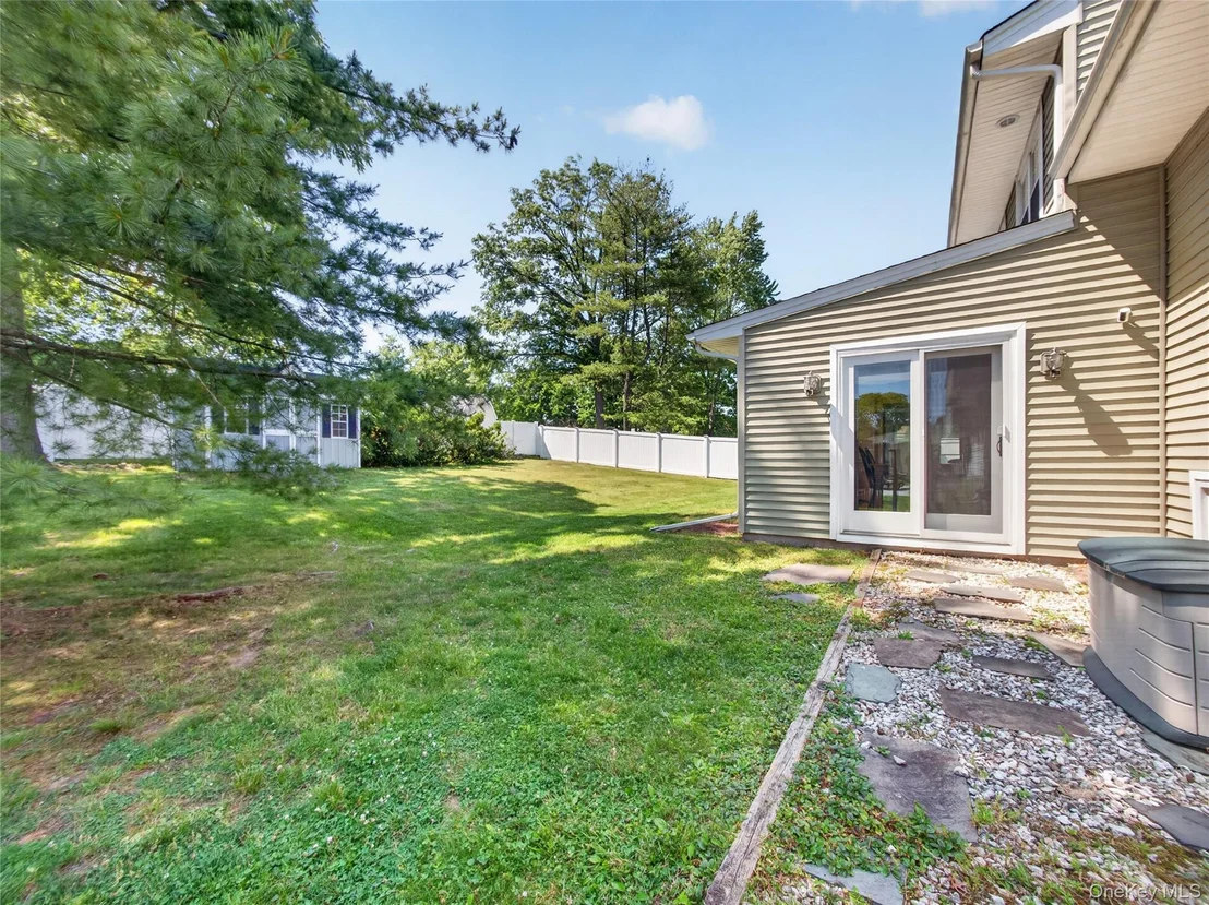 Photo of 42 Chestnut Oval
