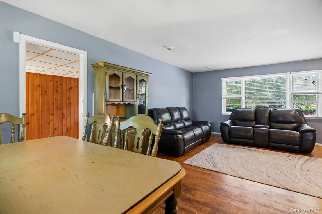 Photo of 1691 Ivanhoe Drive