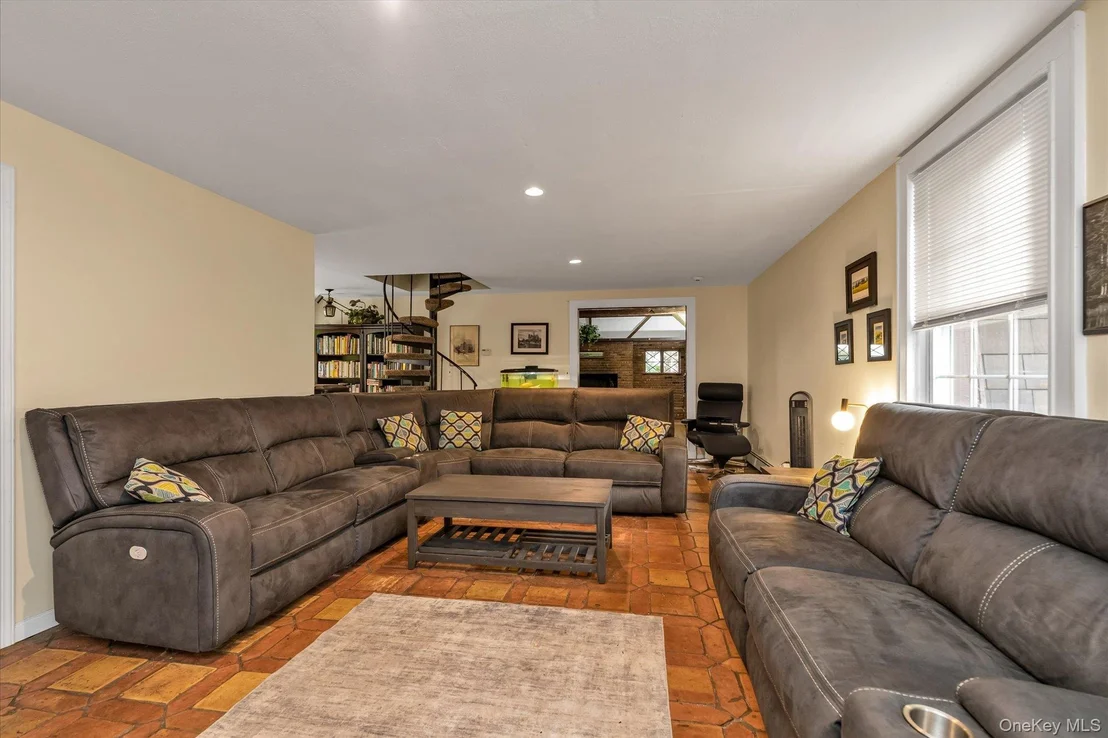 Photo of 2177 Cedar Swamp Road