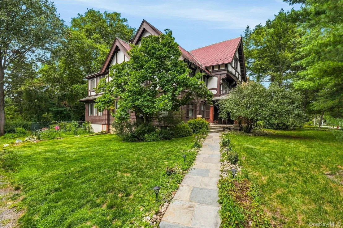 Photo of 83 Hooker Avenue