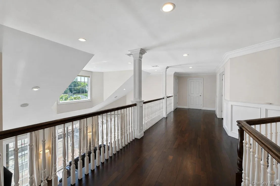 Photo of 65 W Bayberry Road