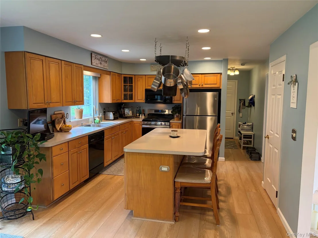 Photo of 240 Lisa Drive