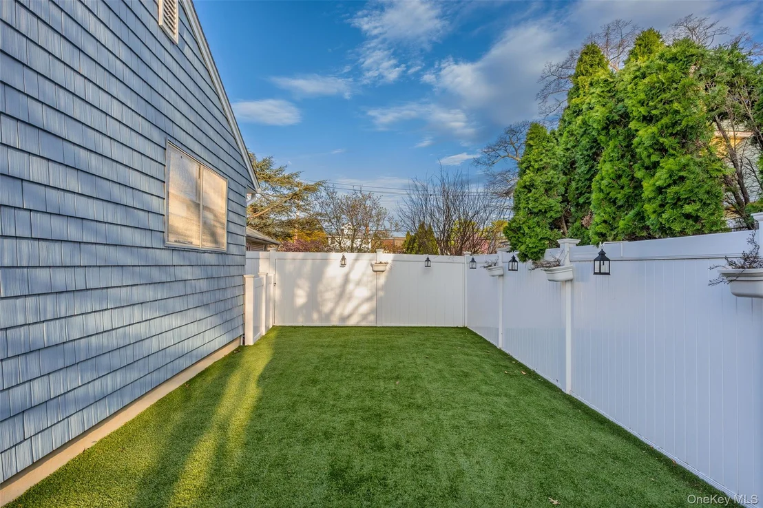 Photo of 2489 Eileen Road