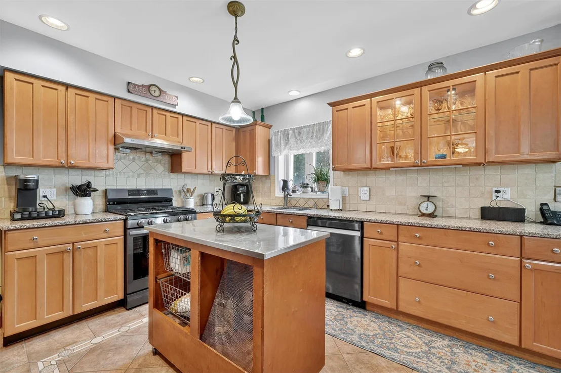 Photo of 767 Clarence Avenue