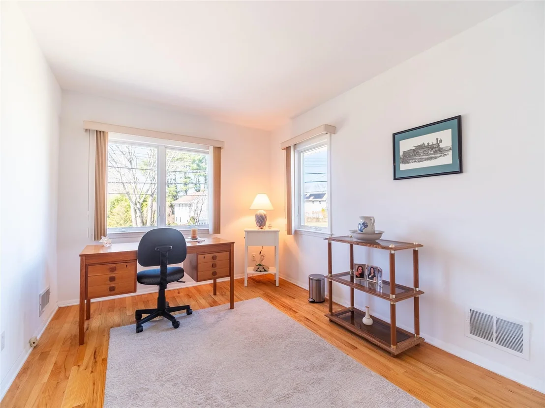 Photo of 9 Mohegan Lane