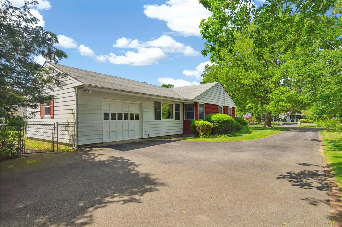 Photo of 16 Colonial Drive