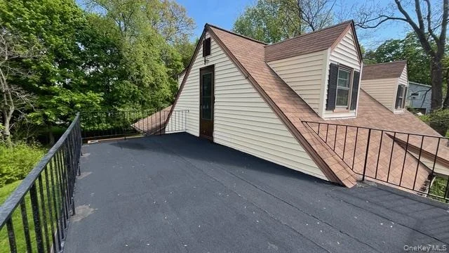 Photo of 160 E Willow Tree Road