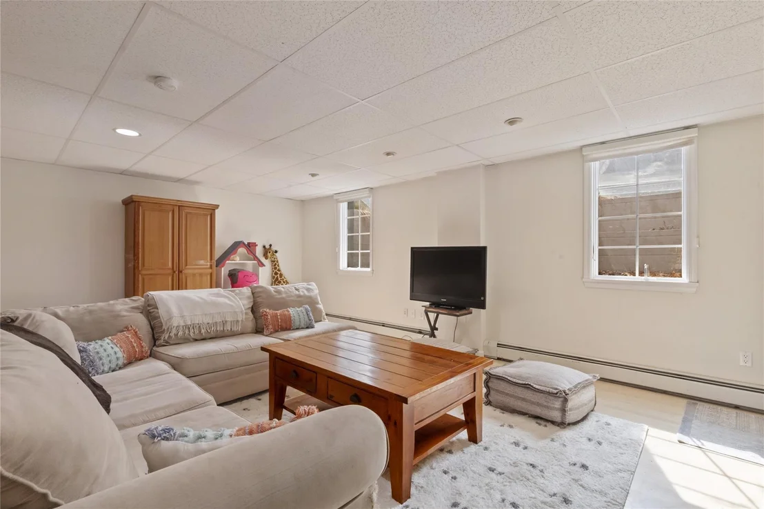 Photo of 15 Shoshone Drive