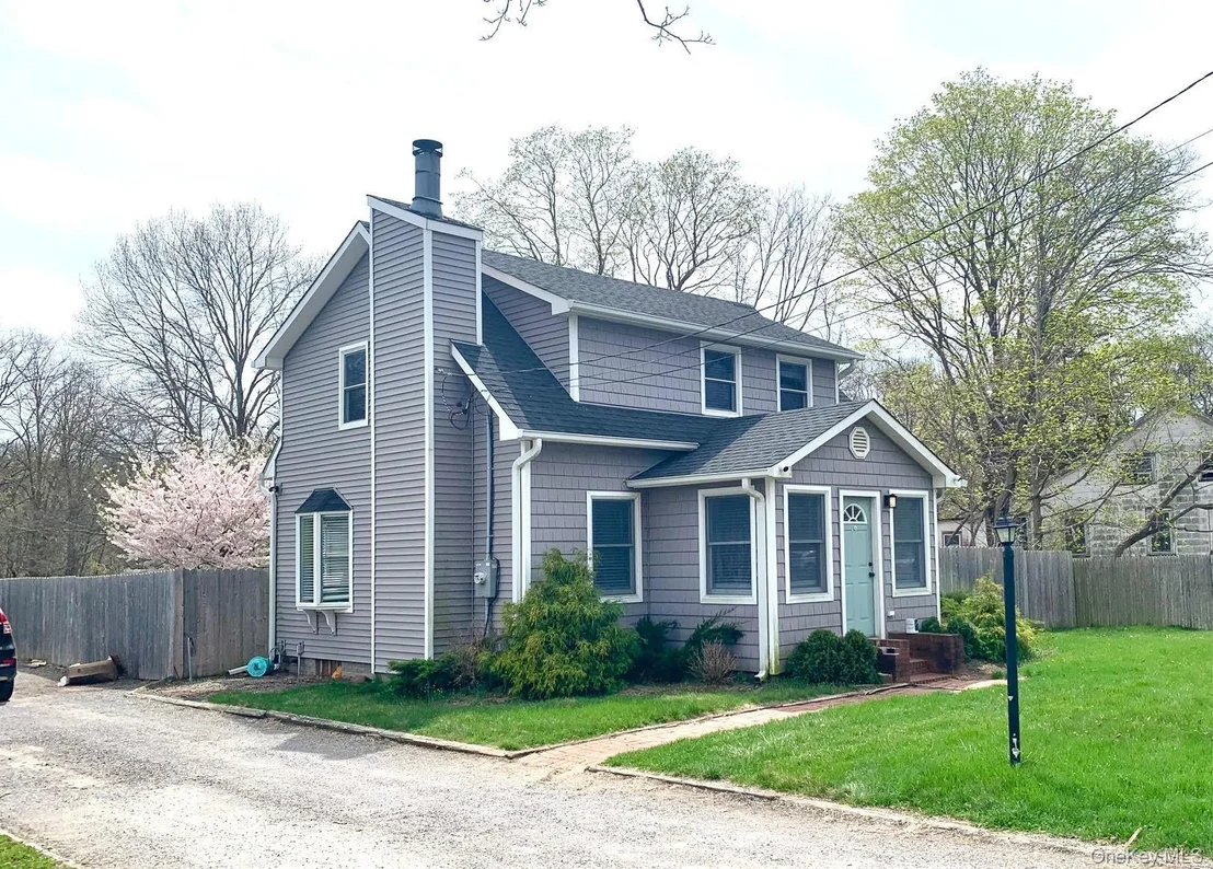 Photo of 435 Middle Road