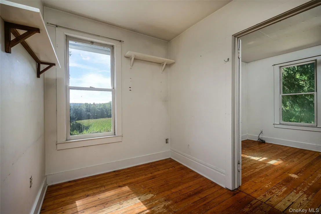 Photo of 672 Tower Hill Road
