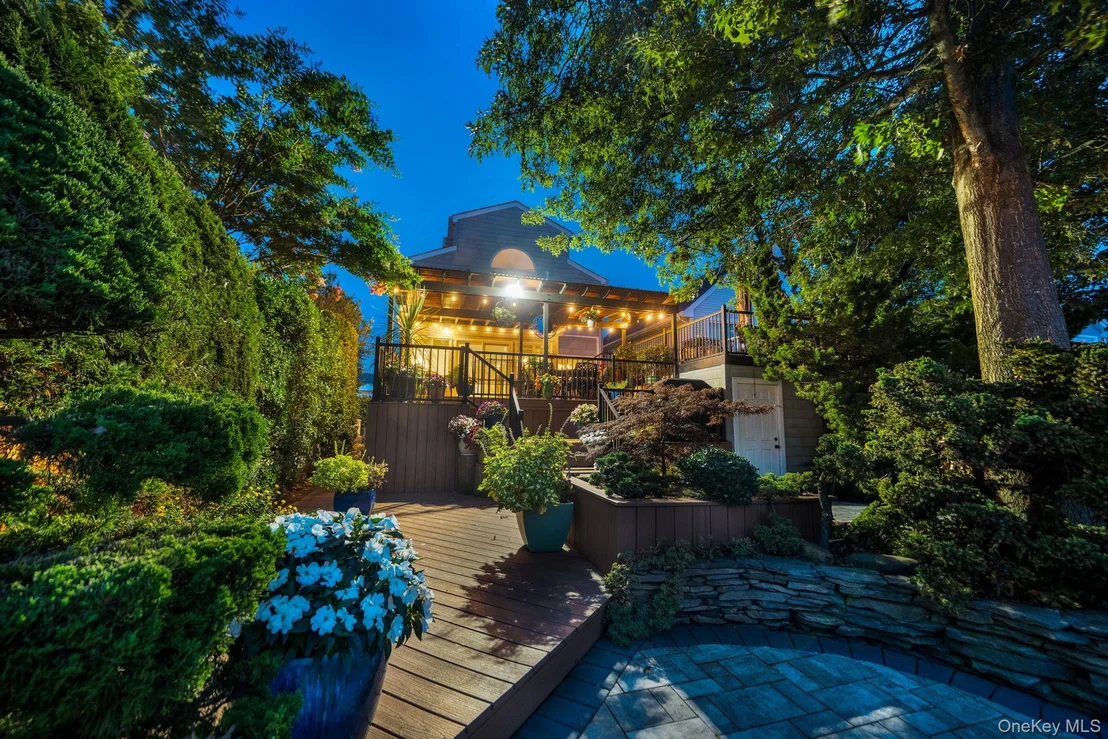 Photo of 2660 Riverside Drive