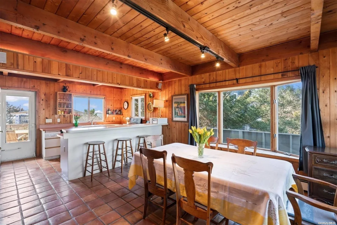 Photo of 85 Oak Beach Road