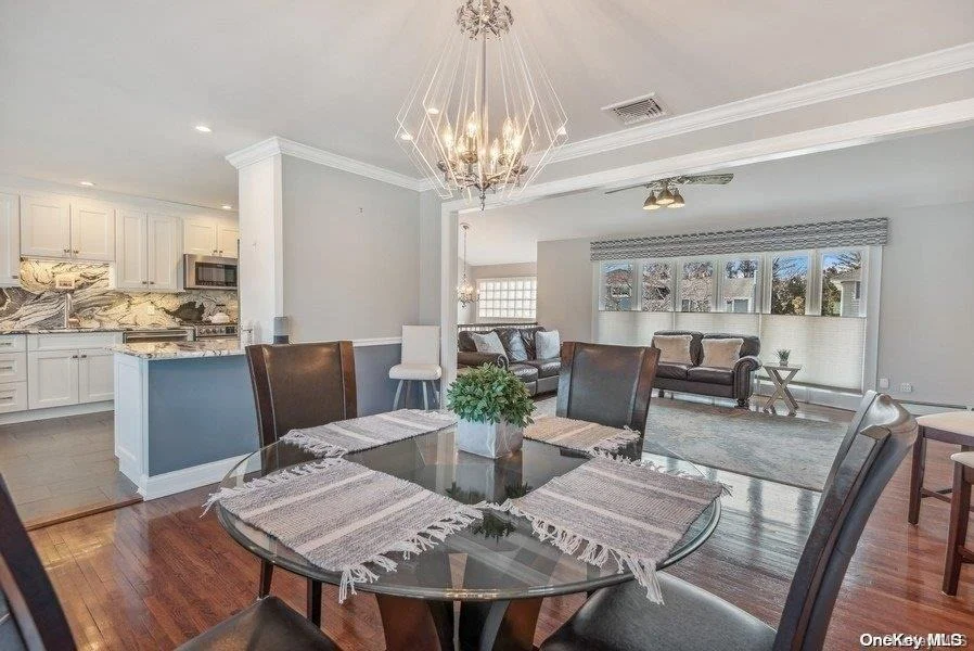 Photo of 28 S Oaks Boulevard