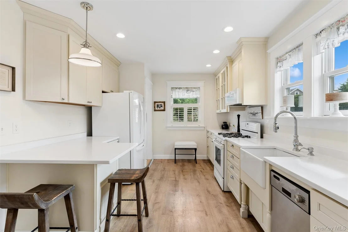 Photo of 87 Islip Avenue
