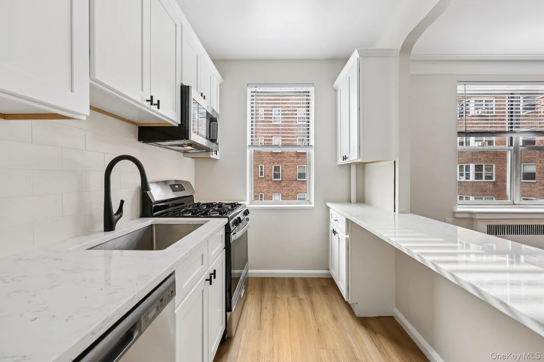 Photo of Unit 3S at 1 Bronxville Road