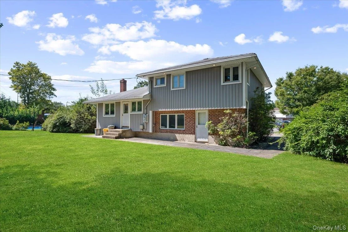Photo of 331 Woodbridge Lane