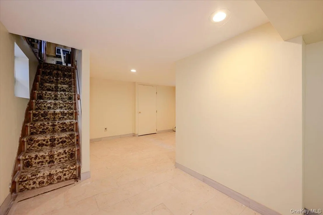 Photo of 950 Edison Avenue